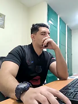 Snapshot of Jaramill07 chatting on 02/28/26, 11:43 Jaramill07 online show from 02/28/26, 11:43