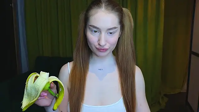 Snapshot of AlicaFoxis chatting on 02/25/26, 06:52 AlicaFoxis online show from 02/25/26, 06:52