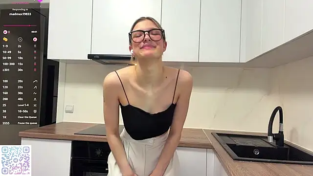 Snapshot of Carolini_i chatting on 06/14/26, 04:19 Carolini i online show from 06/14/26, 04:19