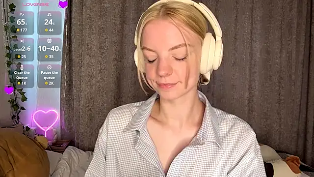 Snapshot of Marry_Sornatiko chatting on 06/19/26, 03:29 Marry Sornatiko online show from 06/19/26, 03:29