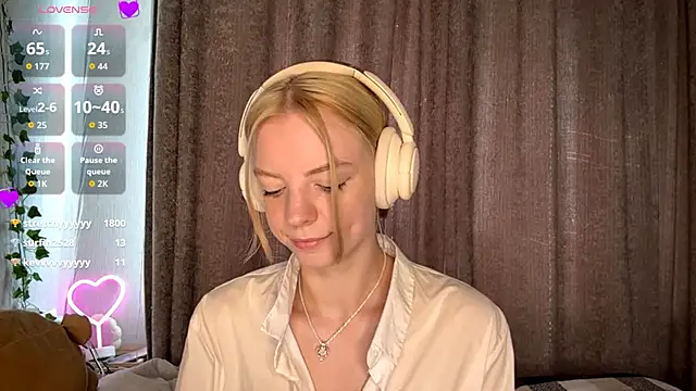 Snapshot of Marry_Sornatiko chatting on 06/21/26, 03:07 Marry Sornatiko online show from 06/21/26, 03:07
