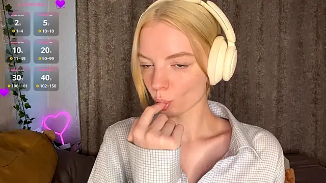 Snapshot of Marry_Sornatiko chatting on 06/24/26, 02:04 Marry Sornatiko online show from 06/24/26, 02:04