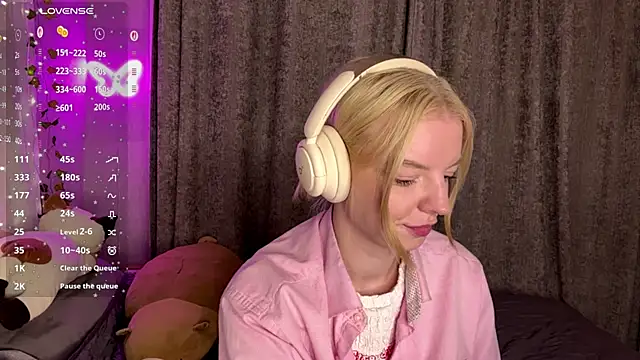 Snapshot of Marry_Sornatiko chatting on 07/16/26, 06:05 Marry Sornatiko online show from 07/16/26, 06:05