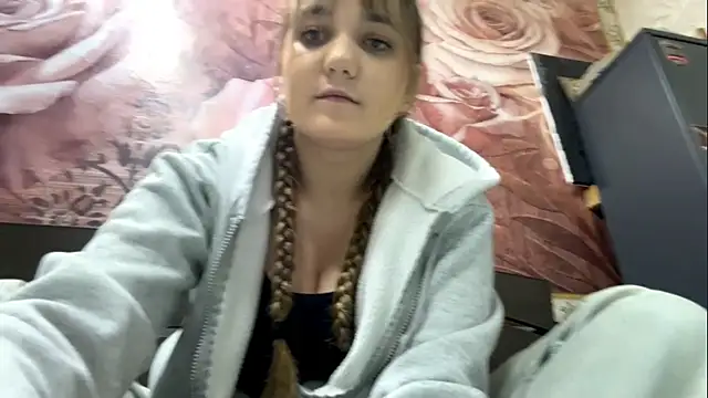 Snapshot of JanineThielman chatting on 06/27/26, 12:22 JanineThielman online show from 06/27/26, 12:22