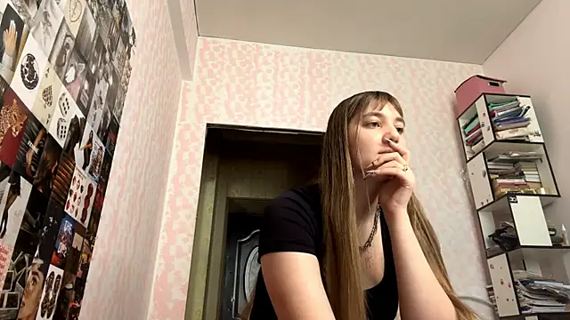 Snapshot of JanineThielman chatting on 06/04/26, 06:29 JanineThielman online show from 06/04/26, 06:29