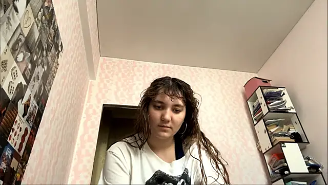 Snapshot of JanineThielman chatting on 07/17/26, 10:23 JanineThielman online show from 07/17/26, 10:23