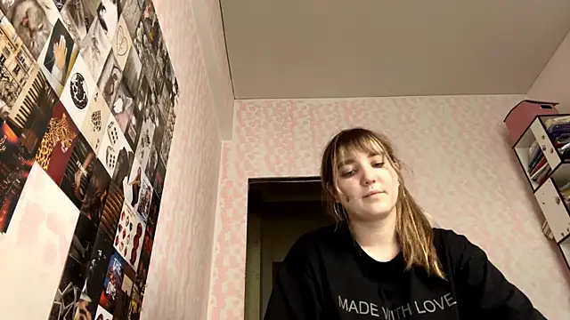 Snapshot of JanineThielman chatting on 07/08/26, 12:06 JanineThielman online show from 07/08/26, 12:06