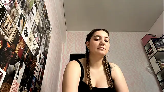 Snapshot of JanineThielman chatting on 06/28/26, 10:10 JanineThielman online show from 06/28/26, 10:10
