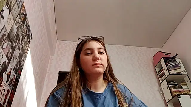 Snapshot of JanineThielman chatting on 06/19/26, 12:11 JanineThielman online show from 06/19/26, 12:11