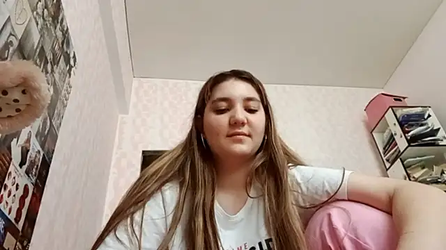 Snapshot of JanineThielman chatting on 07/11/26, 06:35 JanineThielman online show from 07/11/26, 06:35