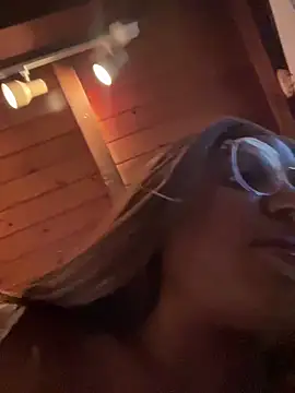 Snapshot of princessandthefootjob chatting on 04/03/26, 01:17 princessandthefootjob online show from 04/03/26, 01:17