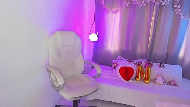 NixieSterling online show from 04/30/26, 10:36