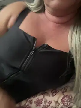 Nanda loiragostosa online show from 04/02/26, 10:49