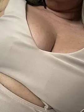 Nanda loiragostosa online show from 04/08/26, 10:22