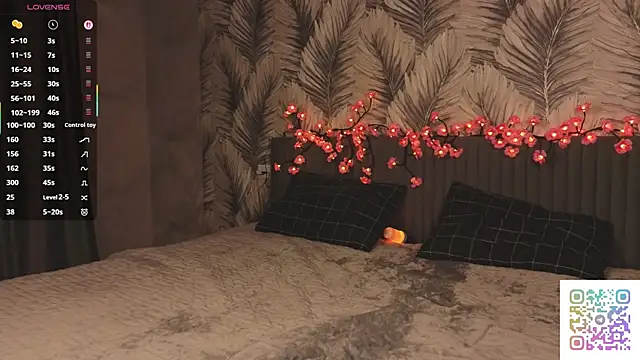 HinaVibe online show from 04/15/26, 02:21