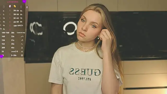 HinaVibe online show from 03/26/26, 01:42