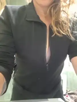 Snapshot of milffa chatting on 06/16/26, 04:07 milffa online show from 06/16/26, 04:07