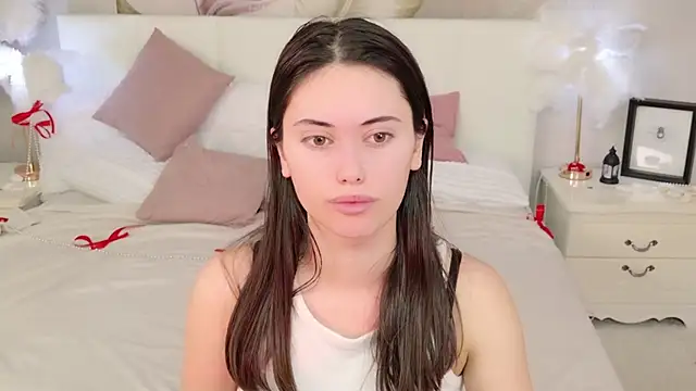 Lunaa Babygirl online show from 03/06/26, 07:47