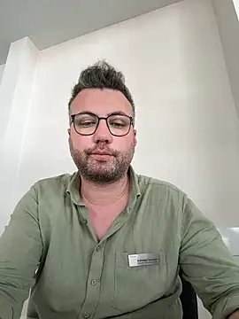Snapshot of berkay977 chatting on 05/11/26, 12:06 berkay977 online show from 05/11/26, 12:06