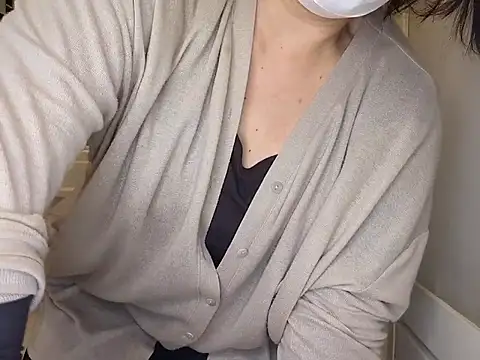 Snapshot of emi_chan_7 chatting on 05/16/26, 02:16 emi chan 7 online show from 05/16/26, 02:16