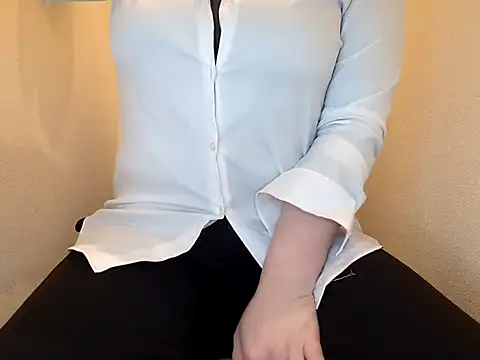 Snapshot of emi_chan_7 chatting on 04/30/26, 02:13 emi chan 7 online show from 04/30/26, 02:13