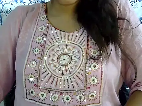Neha Sharma2 online show from 06/01/26, 12:05