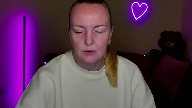 Snapshot of Bella_soulmate chatting on 04/18/26, 11:23 Bella soulmate online show from 04/18/26, 11:23