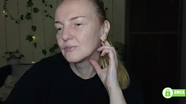 Snapshot of Bella_soulmate chatting on 05/13/26, 11:28 Bella soulmate online show from 05/13/26, 11:28