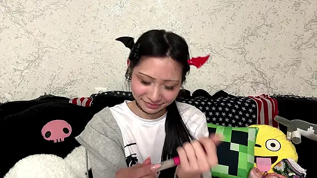 Snapshot of kishagrayone chatting on 05/14/26, 02:25 kishagrayone online show from 05/14/26, 02:25