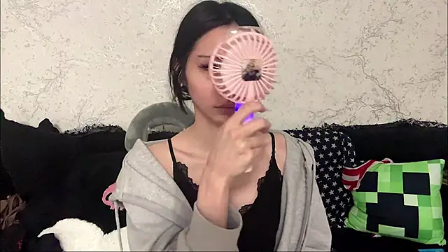Snapshot of kishagrayone chatting on 05/12/26, 01:39 kishagrayone online show from 05/12/26, 01:39