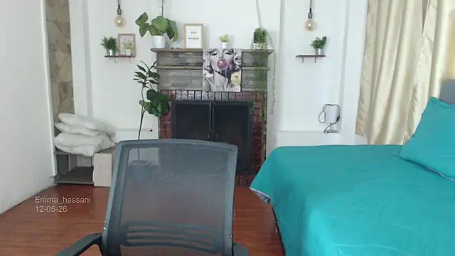 Emma hassani online show from 05/13/26, 07:21