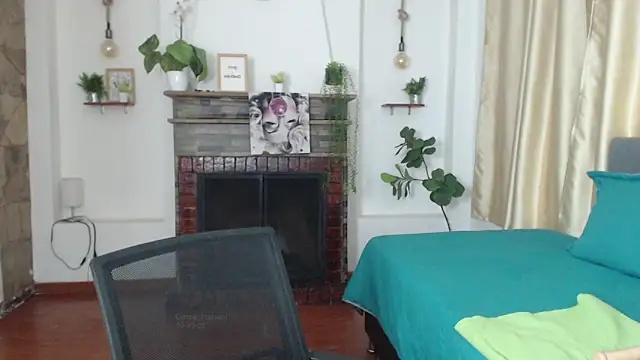 Emma hassani online show from 05/21/26, 07:22