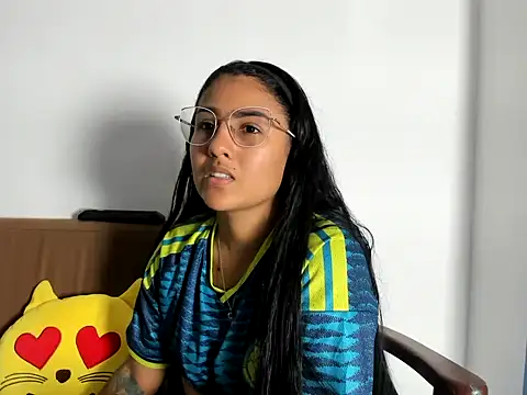 TatyGomez  online show from 06/15/26, 04:45