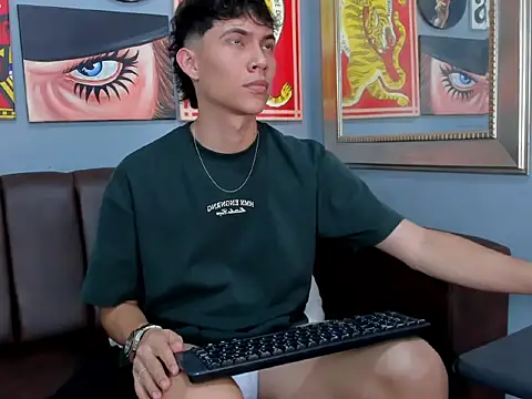 Snapshot of AronTawers chatting on 02/27/26, 09:14 AronTawers online show from 02/27/26, 09:14