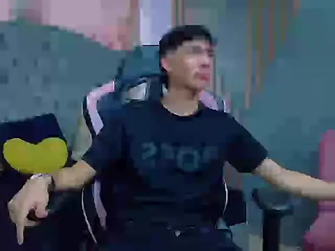 Snapshot of AronTawers chatting on 02/25/26, 09:14 AronTawers online show from 02/25/26, 09:14