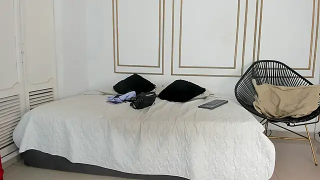 emily gaviria1 online show from 04/26/26, 12:13