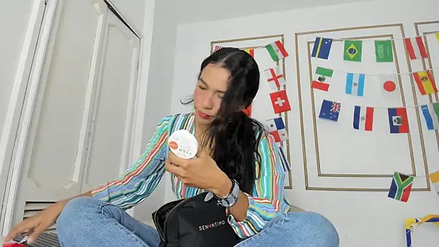 Snapshot of emily_gaviria1 chatting on 06/29/26, 12:05 emily gaviria1 online show from 06/29/26, 12:05