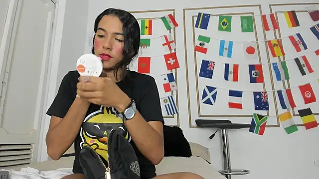 Snapshot of emily_gaviria1 chatting on 06/26/26, 01:06 emily gaviria1 online show from 06/26/26, 01:06