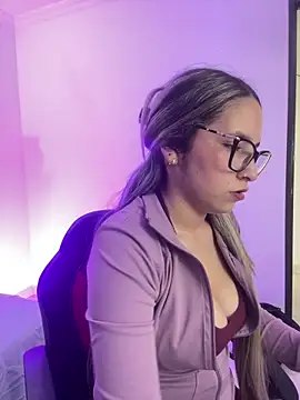 Snapshot of MANU_EF chatting on 03/02/26, 01:18 MANU EF online show from 03/02/26, 01:18