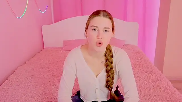 Snapshot of Violettta_doll chatting on 02/24/26, 11:44 Violettta doll online show from 02/24/26, 11:44