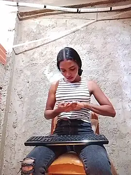 valentina gomez1 online show from 04/19/26, 02:29