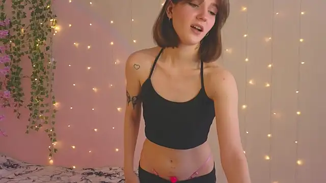 PeachyWhisper online show from 05/24/26, 06:46
