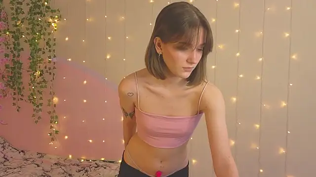 PeachyWhisper online show from 05/16/26, 06:34