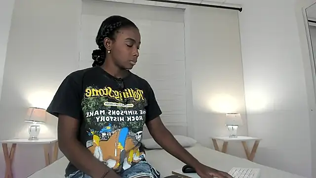 Snapshot of Oshun_444 chatting on 05/15/26, 04:10 Oshun 444 online show from 05/15/26, 04:10