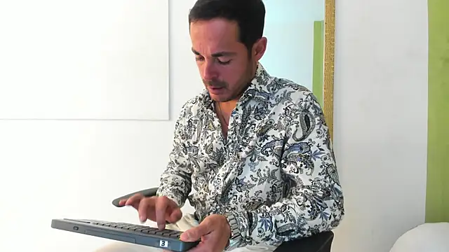 Adams Sanz online show from 05/13/26, 06:37