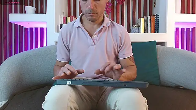 Snapshot of Adams_Sanz chatting on 03/27/26, 07:26 Adams Sanz online show from 03/27/26, 07:26