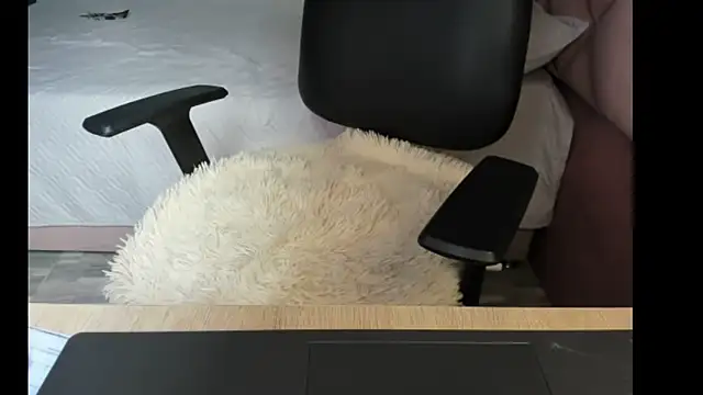 Alanah connory online show from 06/15/26, 07:46