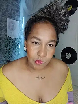 Snapshot of medusafox_ chatting on 04/29/26, 04:38 medusafox online show from 04/29/26, 04:38