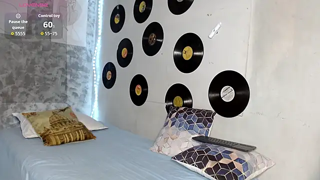 medusafox  online show from 02/27/26, 07:35