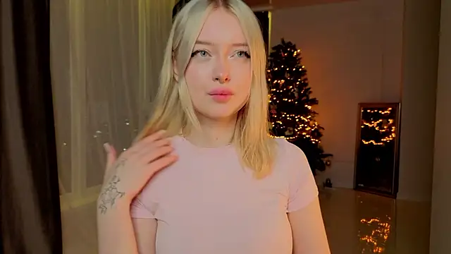 Snapshot of ChristinBland chatting on 02/28/26, 08:19 ChristinBland online show from 02/28/26, 08:19